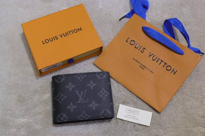 LV 
Master Wallet
120 dhs✅

Zain33
♥️♥️♥️