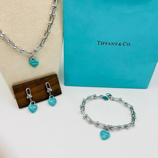 New arrival 
Tiffany set of 3 
Stainless steel non tarnish 
60 dhs🪙🌨️
70 dhs🪙🌨️
with Tiffany box and paperbag
🎁🎁🎁

Zain243
♥️♥️♥️