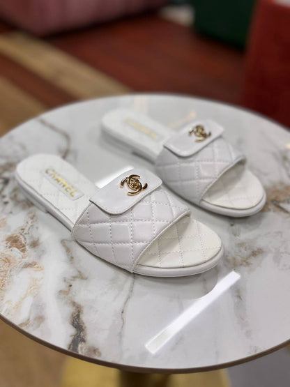 Chanel
95 dhs✅
Size 36-42

Zain55
♥️♥️♥️