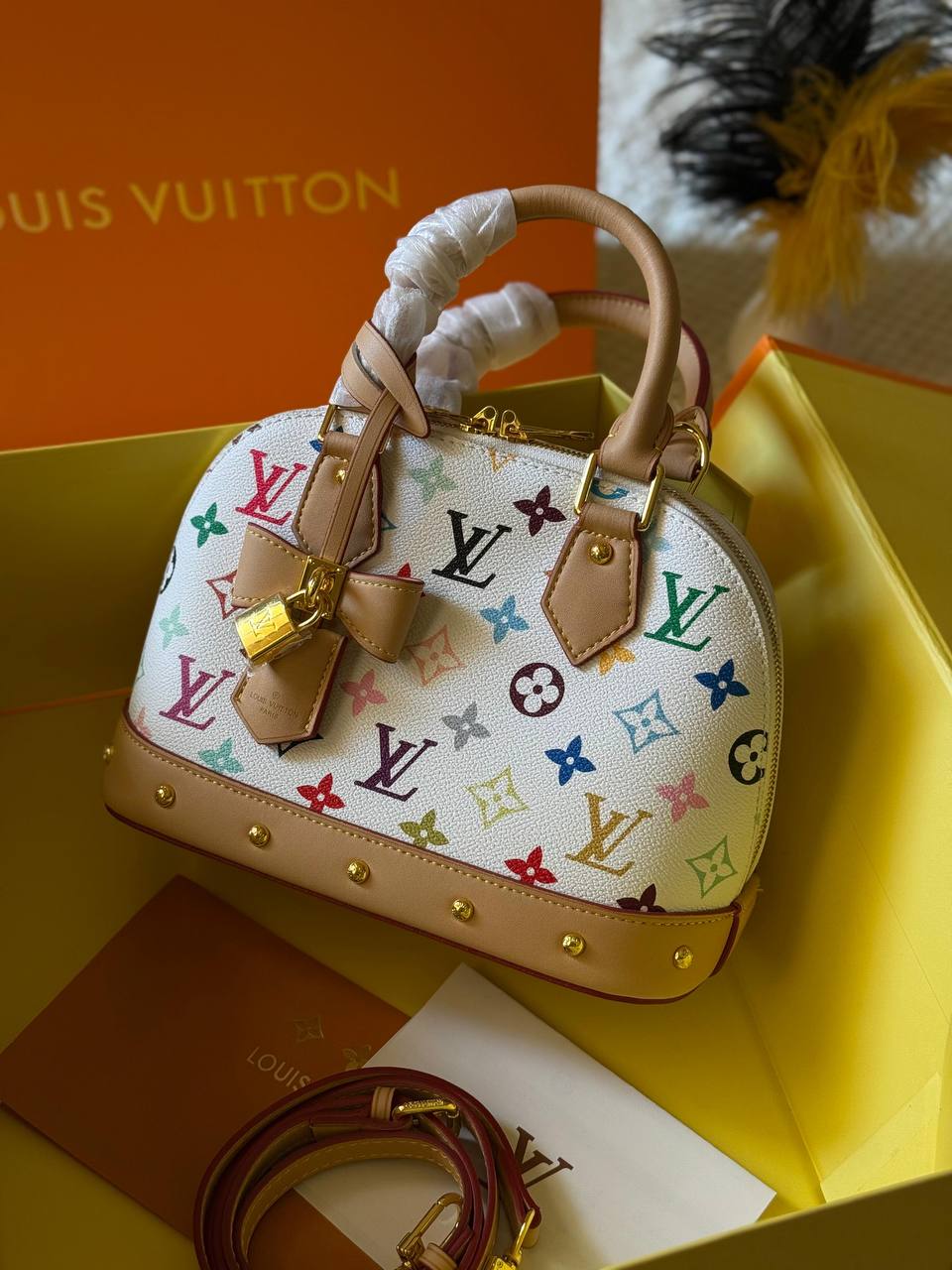 LV
25cm
350 dhs💓
Top quality 
With box🎁

Zain167
♥️♥️♥️