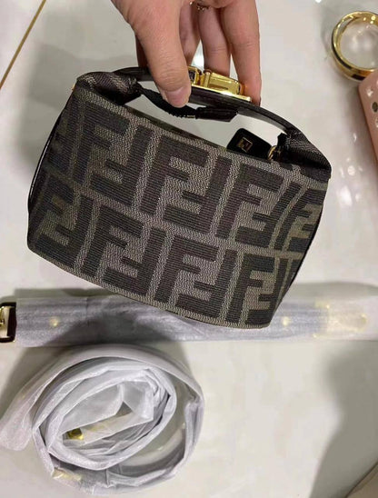 Fendi
good quality, comes with box, 
🎁🎁🎁

size... 19*11 cm 
90 dhs💓

Zain12
♥️♥️♥️