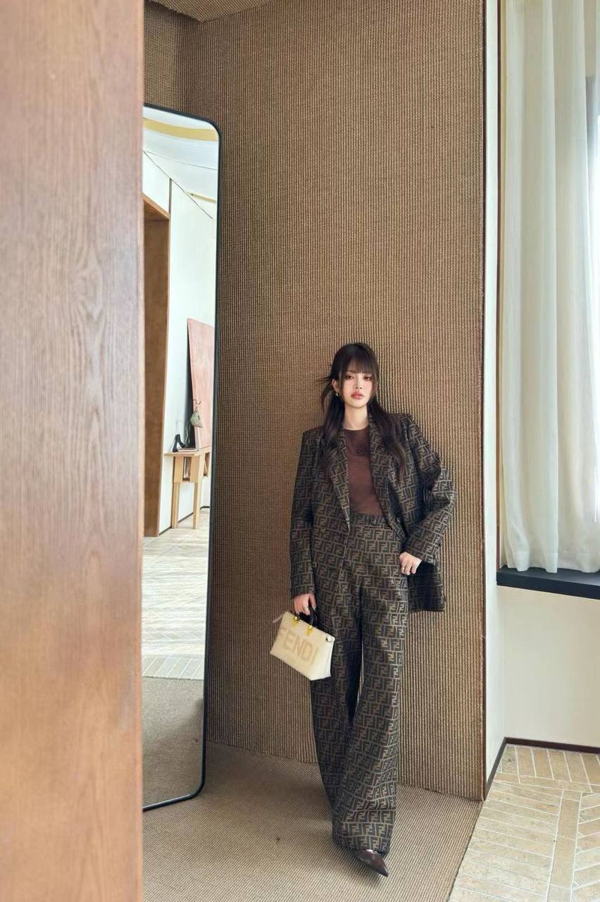 *New collections 💕💕    
270 dhs🪙🌨️
*good  quality  
*Sizes:S M L xl* 
*AVAILABL

Zain231
♥️♥️♥️