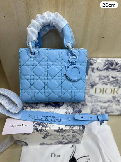 💎 Lady  Dior 
1️⃣ First Quality +🎁
Size: 20 * 17 cm
110 dhs💓
with Box🎁

Zain115
♥️♥️♥️