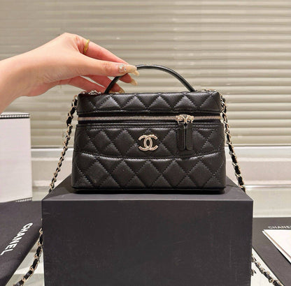 CHANEL 
GOOD QUALITY 

WITH BOX 
🎁🎁🎁

100 dhs🌺

Zain39
♥️♥️♥️
