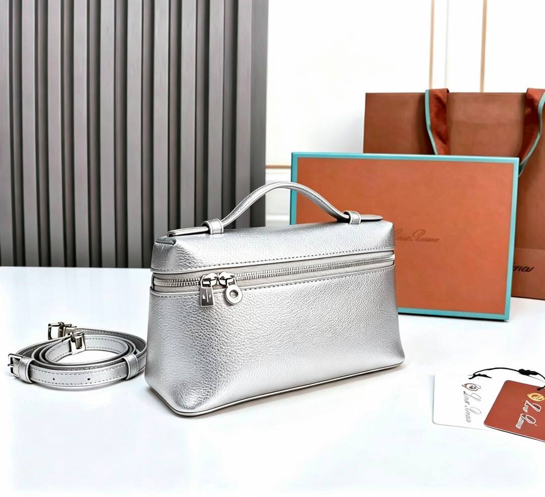 Loro Piana
90 dhs🇦🇪🇦🇪
size：19cm
Good-quality 

with box

Zain35
♥️♥️♥️