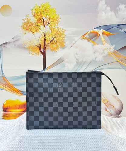 LV 
Best quality with box’s 
70 dhs✅
size 25CM

Zain290
♥️♥️♥️