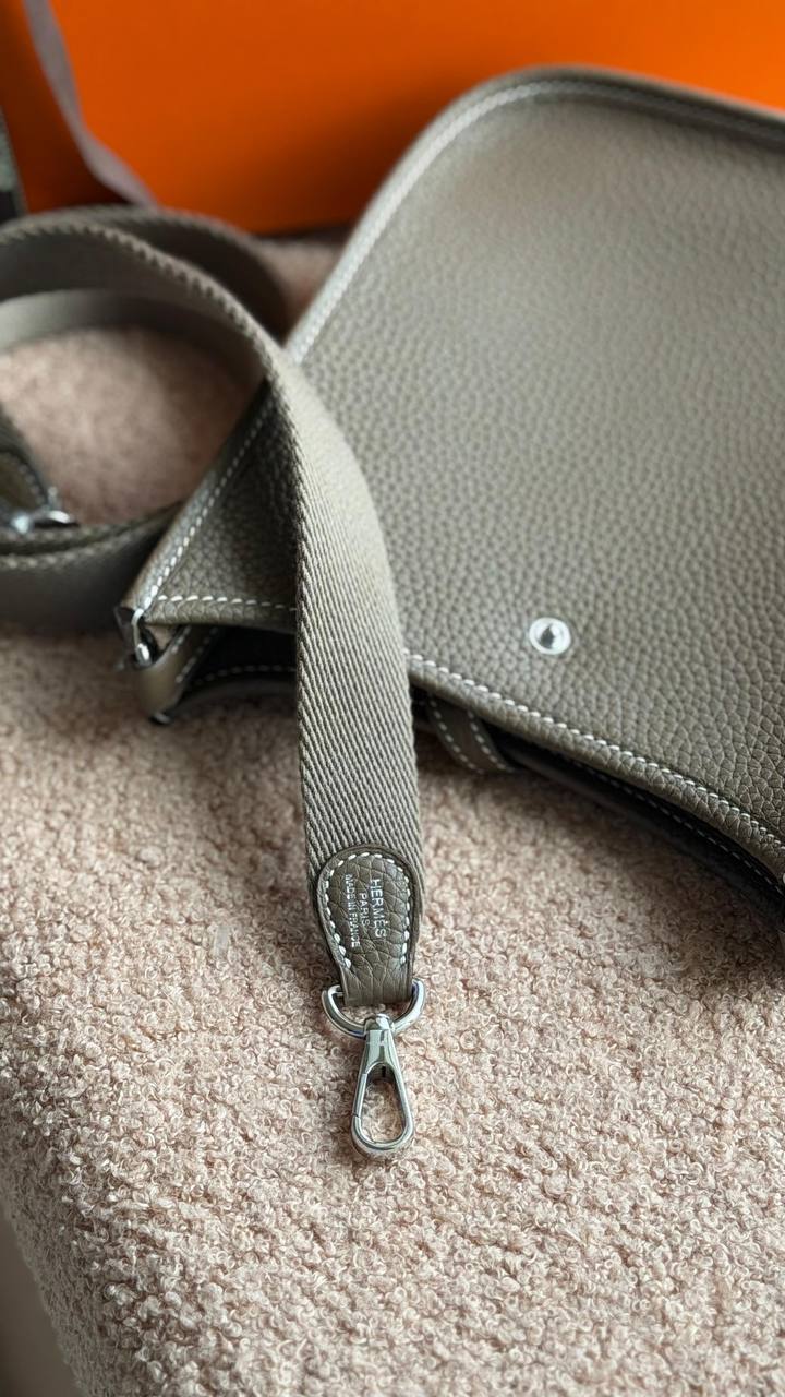 HERMES 🧡
MINI EVELYNE 16 cm
*with original packing*🎁
*HANDMADE*
For Price 👇 WTSP Text Zain 0568585901

Zain280
♥️♥️♥️