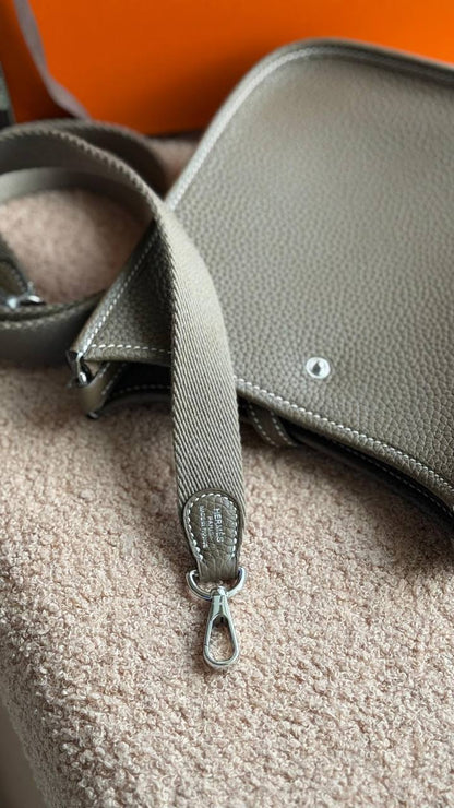 HERMES 🧡
MINI EVELYNE 16 cm
*with original packing*🎁
*HANDMADE*
For Price 👇 WTSP Text Zain 0568585901

Zain280
♥️♥️♥️
