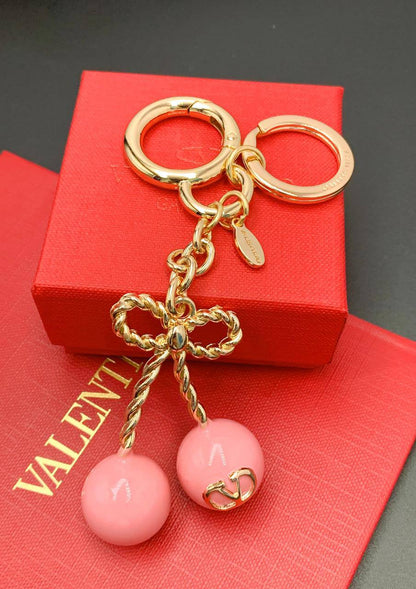 Valentino
65 dhs🪙💕 
Keychain 

Zain89
♥️♥️♥️