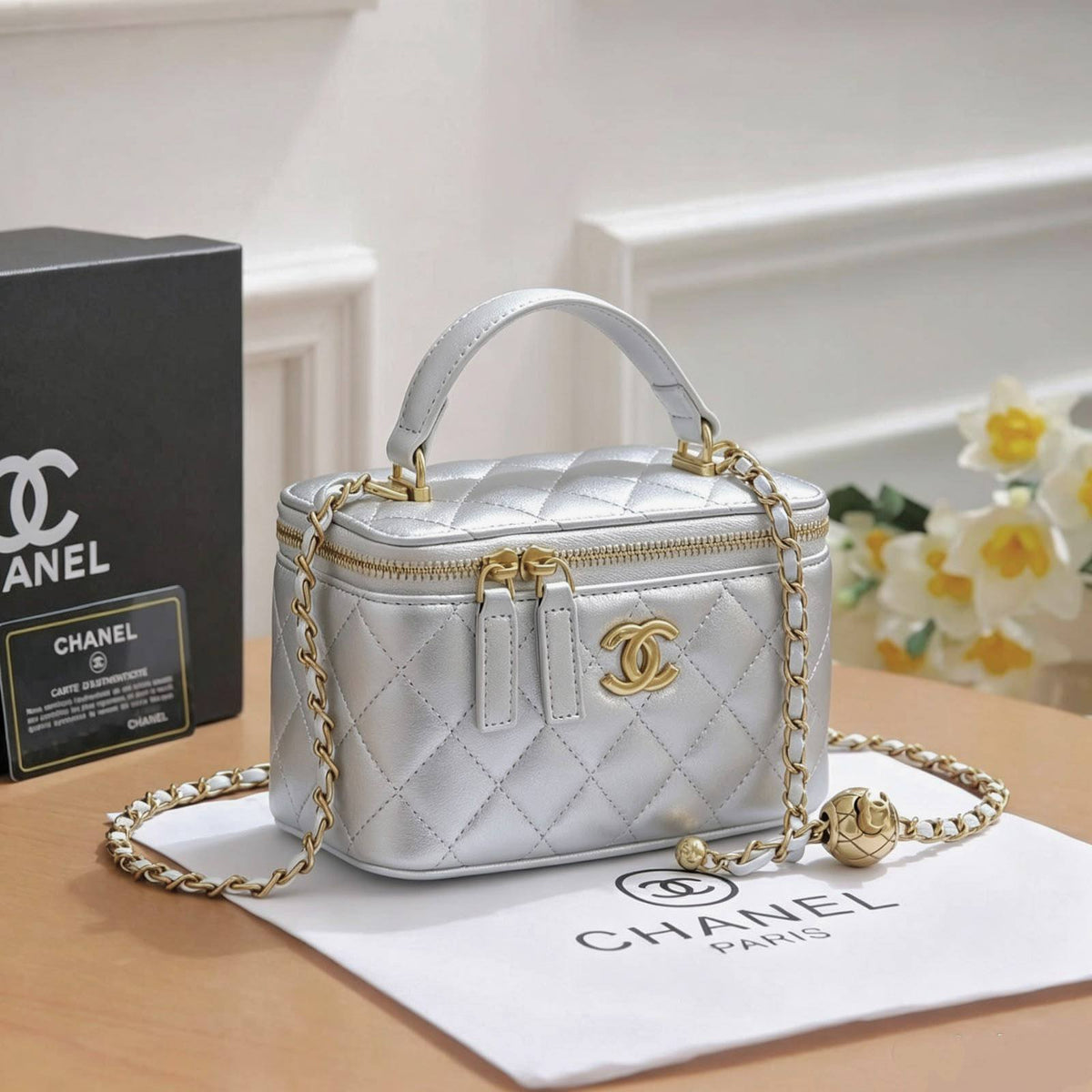 CHANEL 

NEW CAME 

GOOD QUALITY 
WITH BOX  

115 dhs🇦🇪🇦🇪

Zain39
♥️♥️♥️
