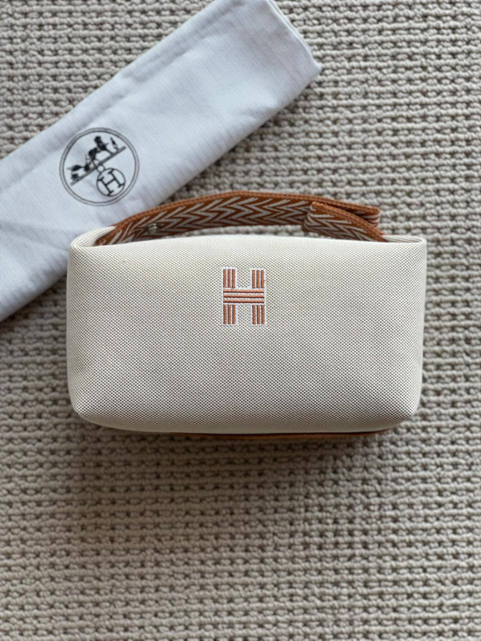 HERMES                                                            *Bride à brac Clutch Bag*                                    *Master Quality*
410 dhs

Zain179
♥️♥️♥️