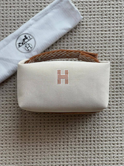 HERMES                                                            *Bride à brac Clutch Bag*                                    *Master Quality*
410 dhs

Zain179
♥️♥️♥️