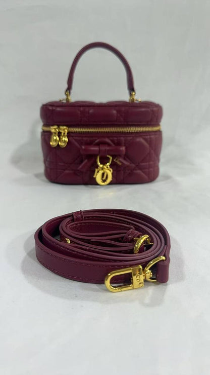 DIOR 
95 dhs✅
with box

Zain90
Zain143
♥️♥️♥️
