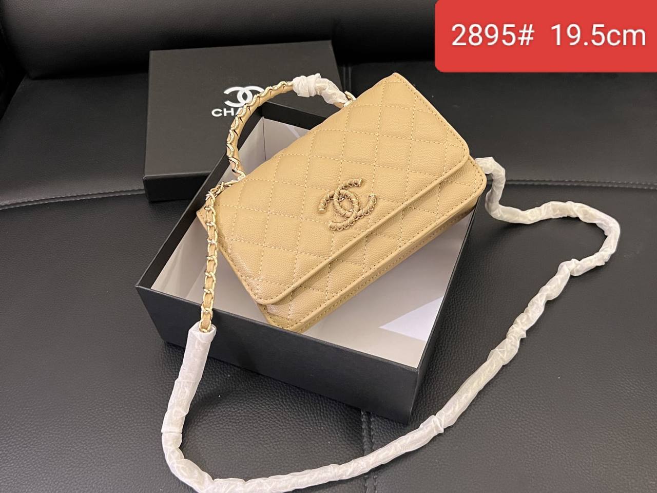Chanel
100 dhs🇦🇪🇦🇪 
with box high quality20cm

Zain26
♥️♥️♥️