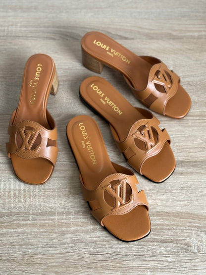 LV
AAA Quality
Size 36 to 41
450 dhs✅

Zain288
♥️♥️♥️