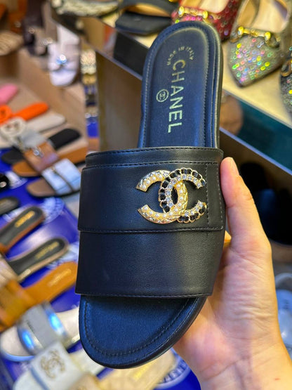 Chanel  
size 36-42 
100 dhs🇦🇪🇦🇪

Zain132
♥️♥️♥️