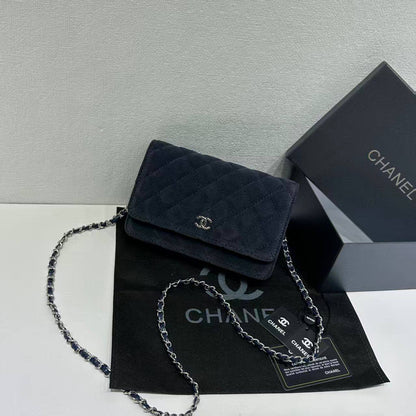 Chanel

withbox 
🎁🎁🎁

100 dhs🪙💕
good quality

Zain143
♥️♥️♥️