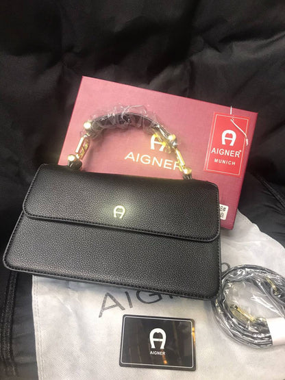Aigner
95 dhs🪙🌨️
Size 24*7*15
with box
🎁🎁🎁

Zain07
♥️♥️♥️