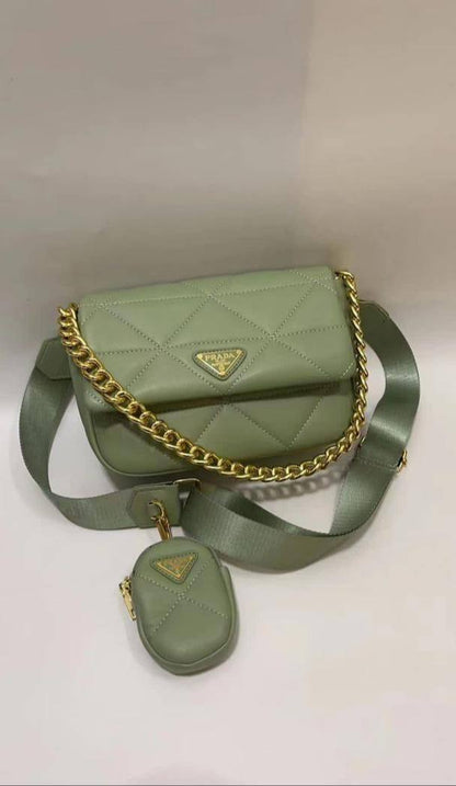 Prada
95 dhs🇦🇪🇦🇪

High quality
24cm

Zain26
♥️♥️♥️