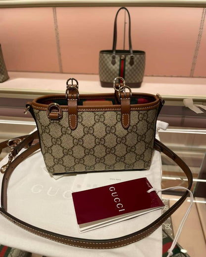Gucci

Size：17/7/12

with box🎁

90 dhs✅

Zain07
♥️♥️♥️
