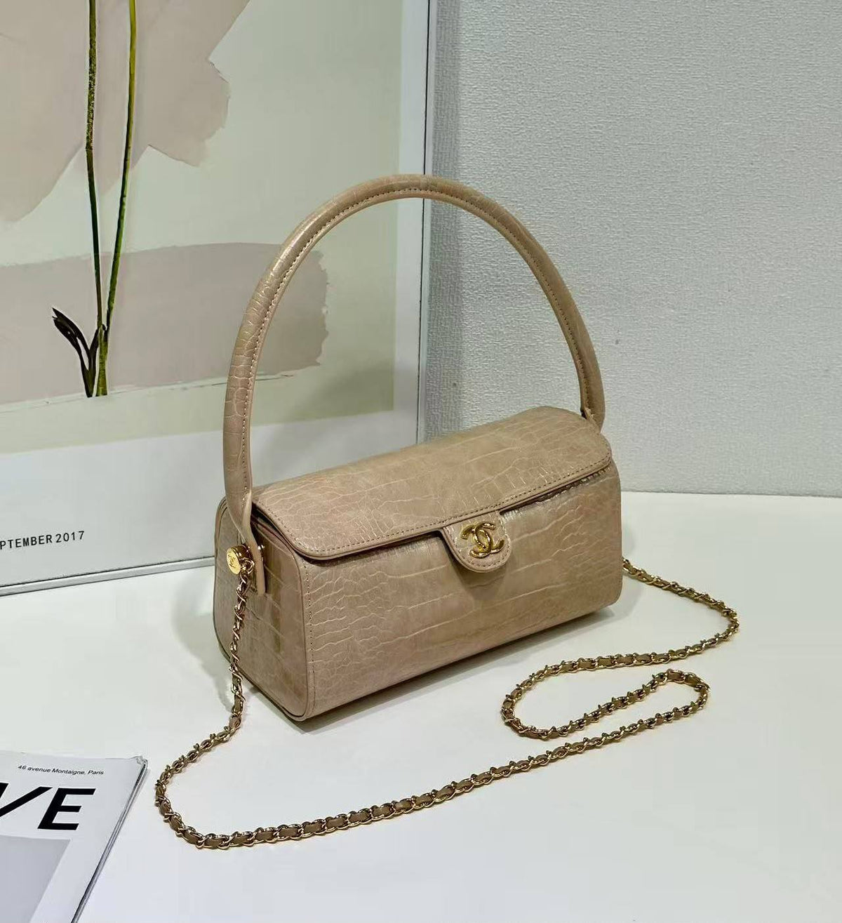 CHANEL 

NEW DESIGN 
GOOD QUALITY 
110 dhs🇦🇪🇦🇪

Zain39
♥️♥️♥️