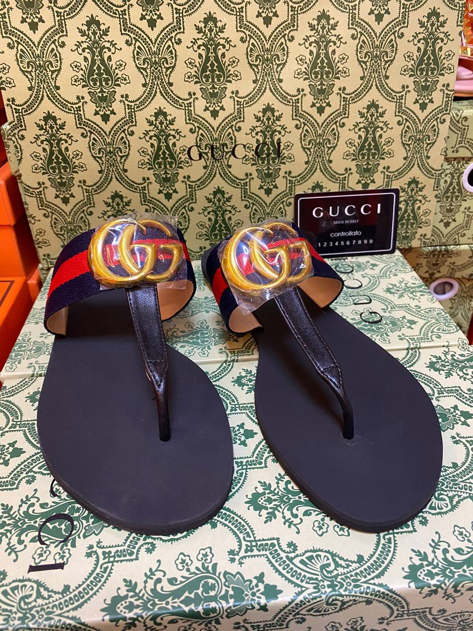 Gucci 
Full Boxed (dust bag included)
Size 36-41 
95 dhs👑

Zain16
Zain120
♥️♥️♥️