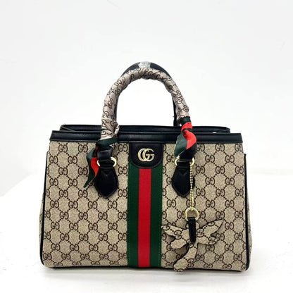 Gucci
95 dhs🪙🌨️
SIZE 32 CM

Zain200
♥️♥️♥️