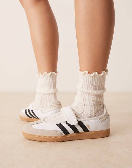 Adidas Samba Jane white 
New Arrivals 🤩
36-41 AVAILABLE 😇
190 dhs🇦🇪🇦🇪

Zain242
♥️♥️♥️