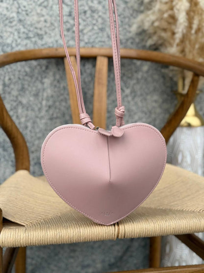 ALAIA
21cm
330 dhs🇦🇪
Top quality 
With box🎁

Zain167
♥️♥️♥️
