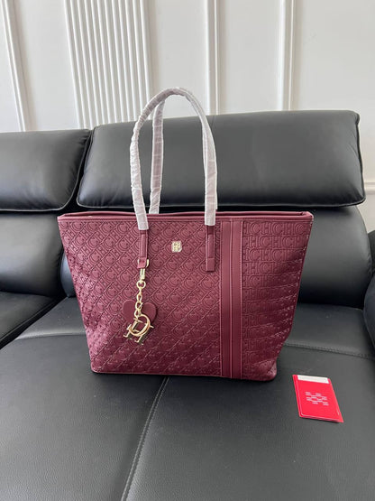 Tote Bags
100 dhs🇦🇪🇦🇪 
high quality  42cmcm

Zain26
♥️♥️♥️
