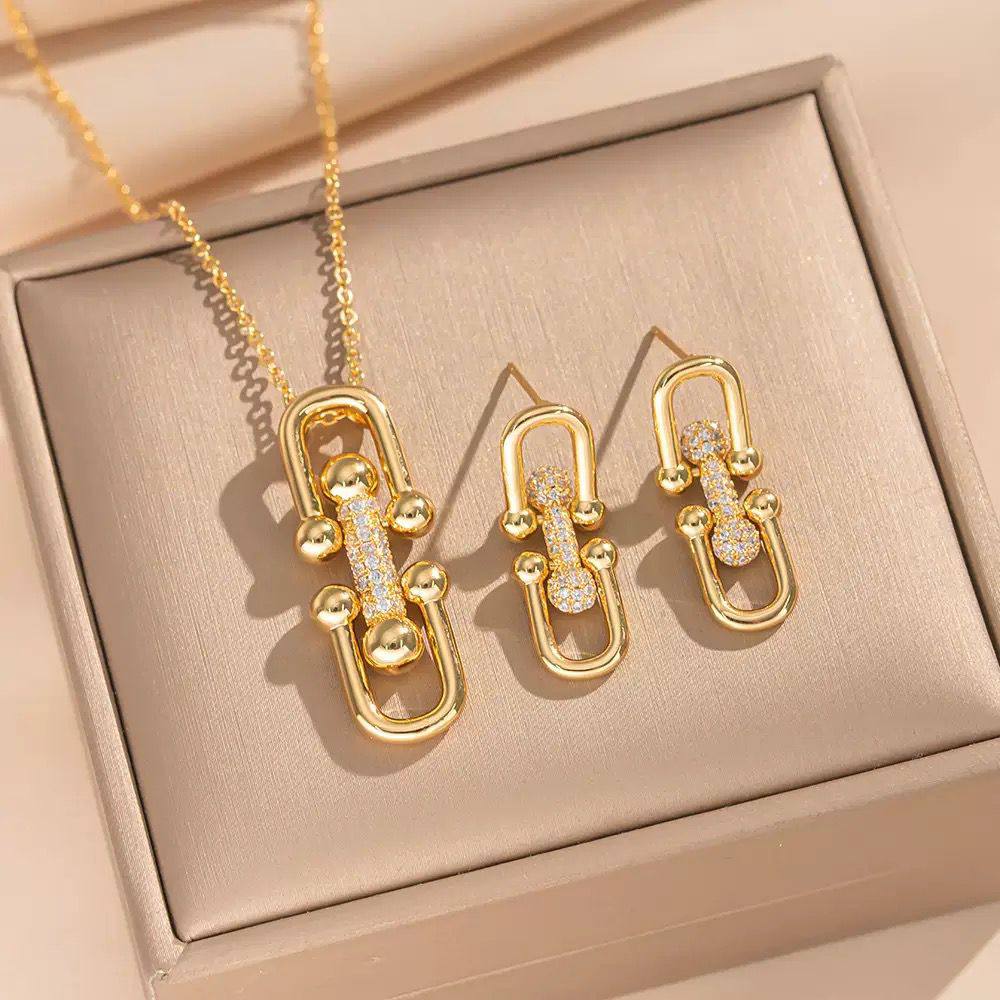 Necklace and earring Set of 2 
Offer price 

40 dhs🪙🌨️

Zain242
♥️♥️♥️