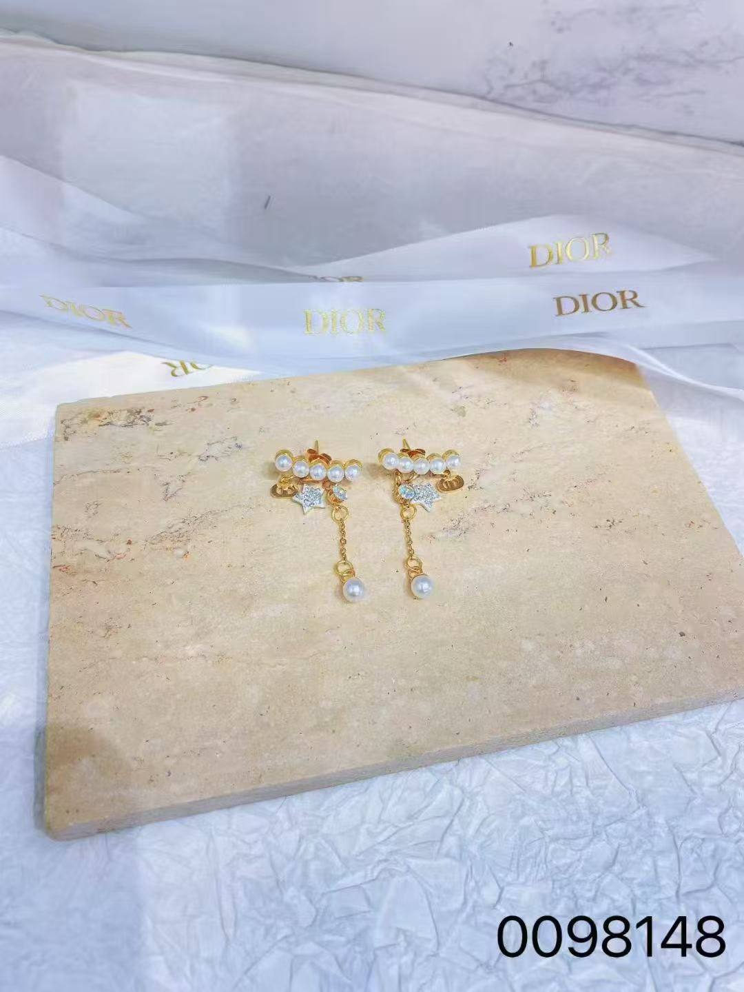 *Stainless steel ❤️‍🔥*
Mix items 🌸
Non tarnish 💯
With black boxes 🗃️ 
20 dhs💓
With normal boxes 📦 
And paper bag🛍️
30 dhs💓

Zain216
♥️♥️♥️
