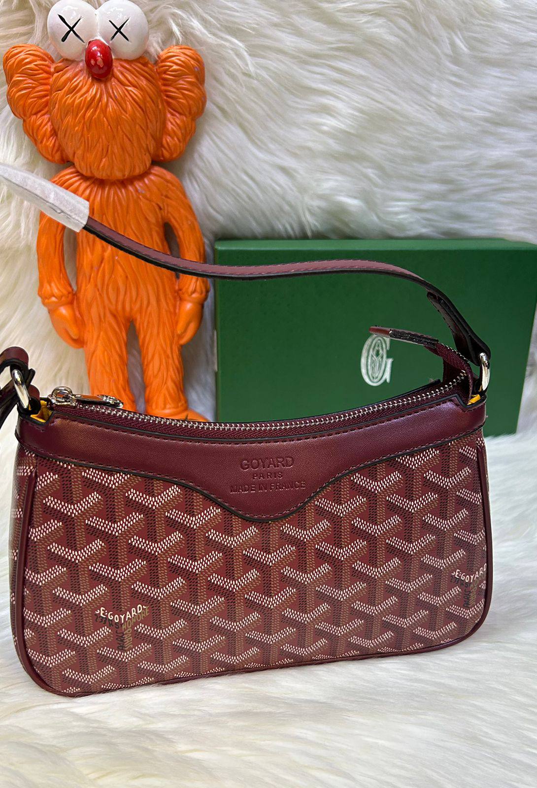 Goyard
good quality, comes 
with box, 

🎁🎁🎁

size... 24 *14 cm
80 dhs❣️

Zain12
♥️♥️♥️