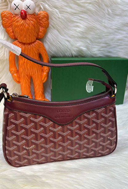 Goyard
good quality, comes 
with box, 

🎁🎁🎁

size... 24 *14 cm
80 dhs❣️

Zain12
♥️♥️♥️