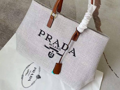 Prada
Chloe

110 dhs 
With box

Zain143

♥️♥️♥️