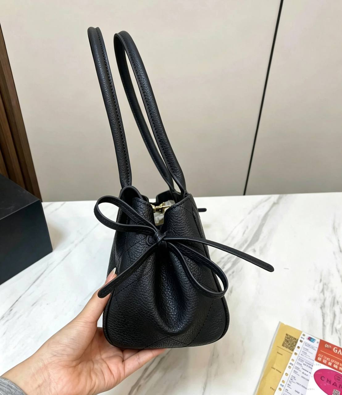 CHANEL 

NEW CAME 
MEDUIM SIZE 

GOOD QUALITY 
120 dhs🇦🇪🇦🇪

Zain39
♥️♥️♥️