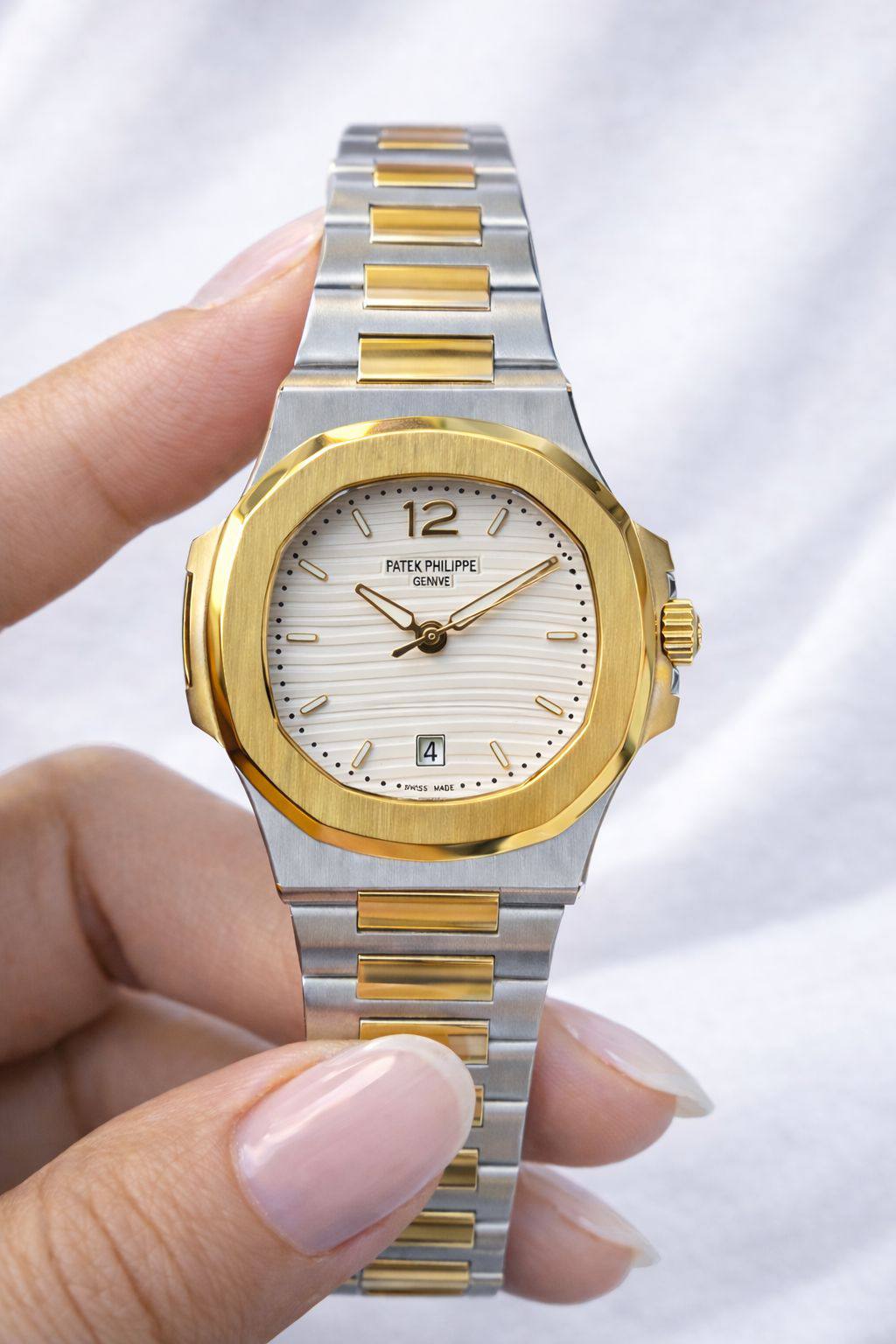 Patek Philippe 
watch for ladies good quality 
260 dhs❣️

Zain59
♥️♥️♥️