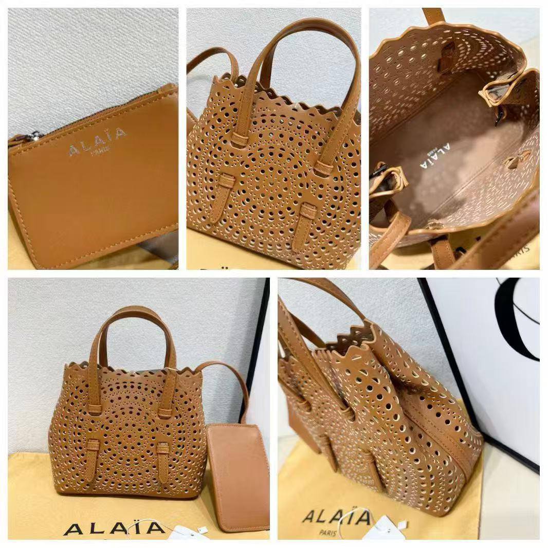 Alaia
Best quality 
90 dhs🪙🖤
size 21 cm

Zain158
♥️♥️♥️