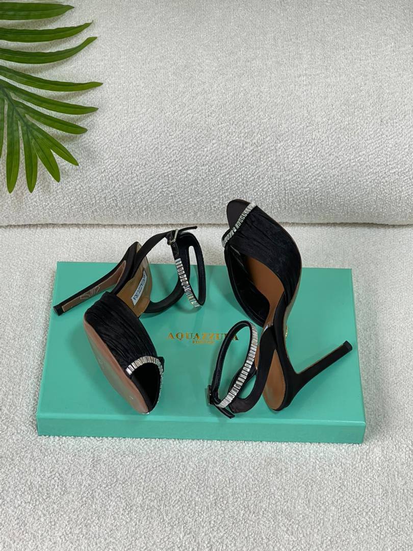 AQUAZZURA
SuperMaster Quality 💯
450 dhs🪙🌨️
Size: 36-41💥

Zain171
♥️♥️♥️