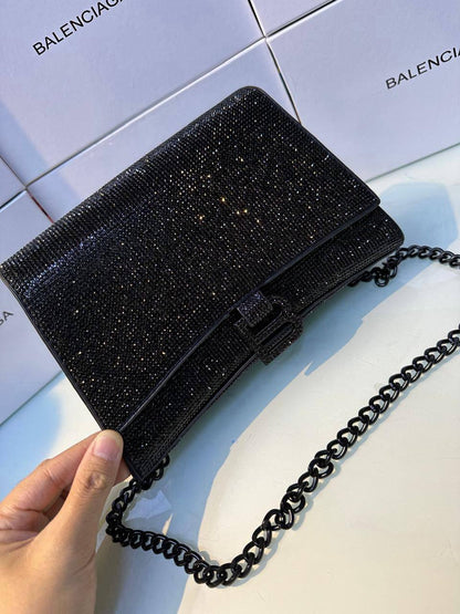 BALENCIAGA 
90 dhs✅
with box

Zain90
♥️♥️♥️