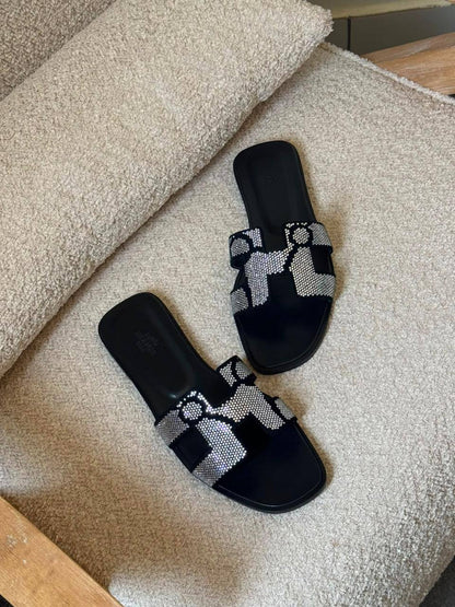 Hermes 🖤
✨ 𝐀𝐯𝐚𝐢𝐥𝐚𝐛𝐥𝐞 𝐍𝐨𝐰
✨ 𝐒𝐢𝐳𝐞𝐬: 𝟑𝟔 — 𝟒𝟏
450 dhs💓

Zain298
♥️♥️♥️