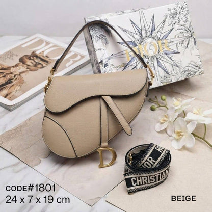 CHRISTIAN DIOR sᴀᴅᴅʟᴇ ᴄʀᴏssʙᴏᴅʏ ʙᴀɢ ᴏʙʟɪǫᴜᴇ & ʟᴇᴀᴛʜᴇʀ ᴛʀɪᴍ ᴍᴀᴛᴇʀɪᴀʟ sɪᴢᴇ : 24 cm ᴡɪᴛʜ BOX

90 dhs🇦🇪🇦🇪🇦🇪

Zain31
♥️♥️♥️