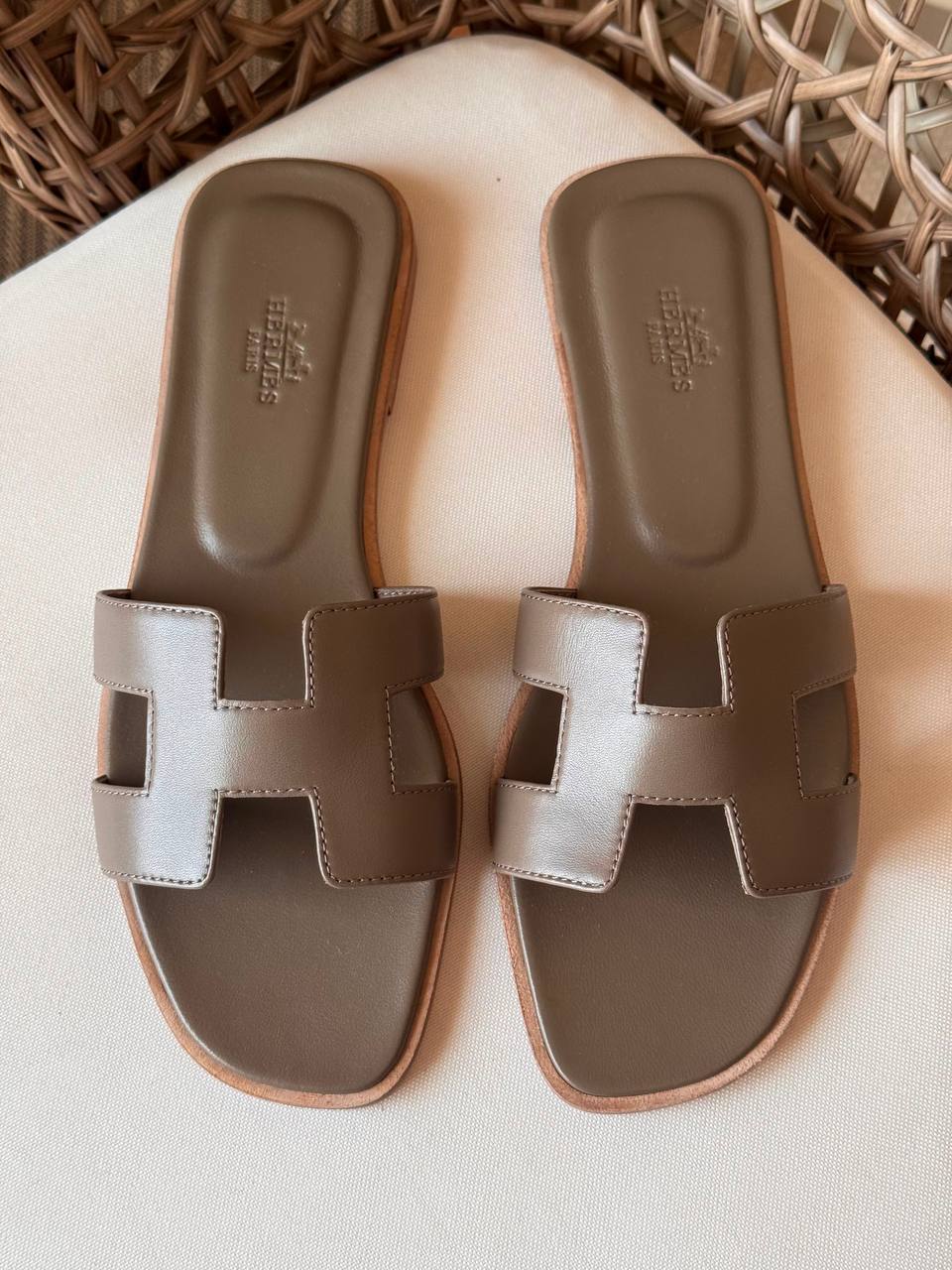 🩶✨  HERMES  ✨🩶
🤩 Available New Arrival 🤩
😍😍 Super Master Quality 😍😍
👠 Size: 36 to 41
💎 Premium Quality
450 dhs✅

Zain198
♥️♥️♥️