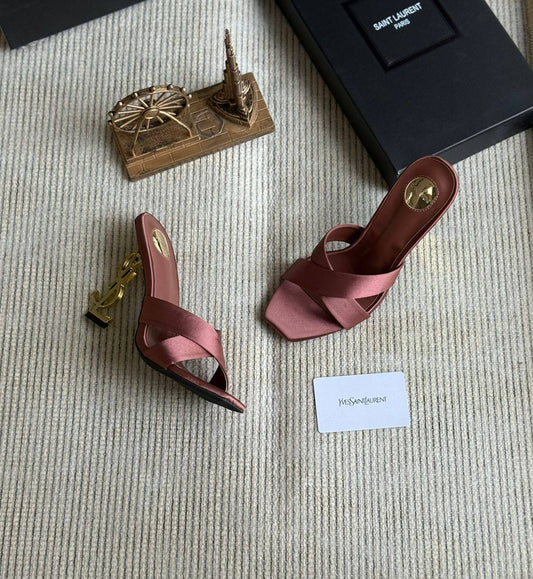 New. Ysl heel 

  Size  .  36.  to 41

115 dhs❣️

Zain80
♥️♥️♥️