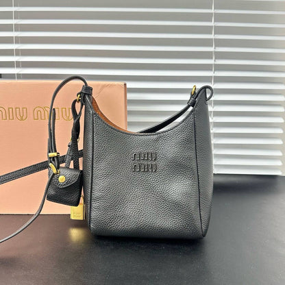 Miu Miu
Master
320 dhs🪙🌨️

Zain228
♥️♥️♥️