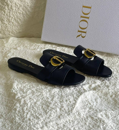 DIOR 
SuperMaster Quality 💯
450 dhs💓
Size: 36-41💥

Zain171
♥️♥️♥️