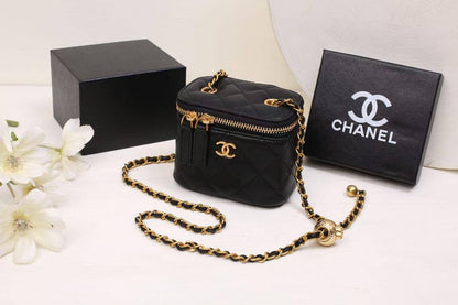 Chanel

90 dhs🇦🇪

high quality 

With box
🎁🎁🎁

Zain26
♥️♥️♥️