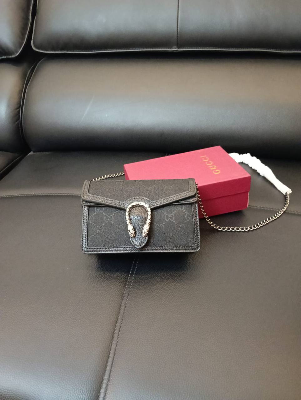 Gucci
90 dhs🇦🇪🇦🇪
with box
size 19cm

Zain26
♥️♥️♥️
