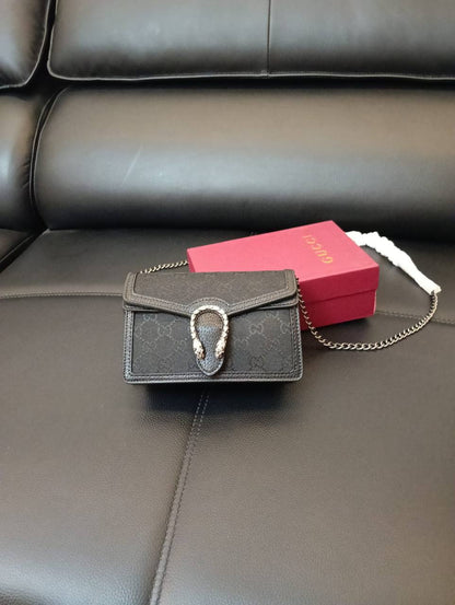 Gucci
90 dhs🇦🇪🇦🇪
with box
size 19cm

Zain26
♥️♥️♥️