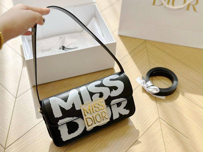 Miss dior

With box 
70 dhs🇦🇪

Zain17
♥️♥️♥️